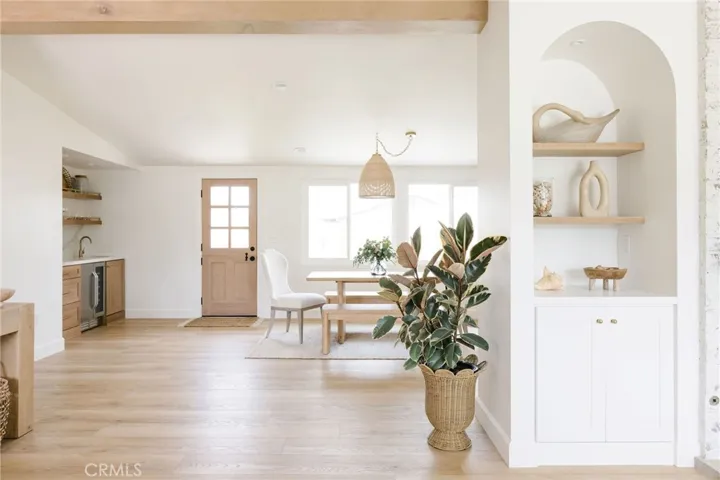 Recent install of blinds, please see additional photographs for reference.