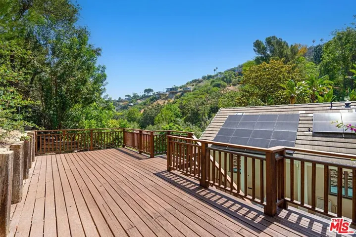 3645 Longview Valley Road, Sherman Oaks, California 91423
