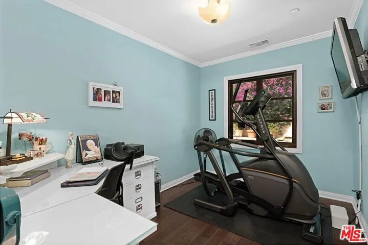 3645 Longview Valley Road, Sherman Oaks, California 91423