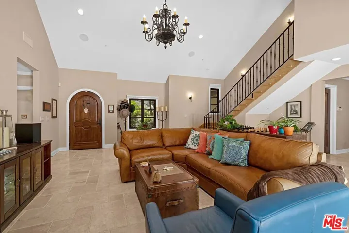 3645 Longview Valley Road, Sherman Oaks, California 91423