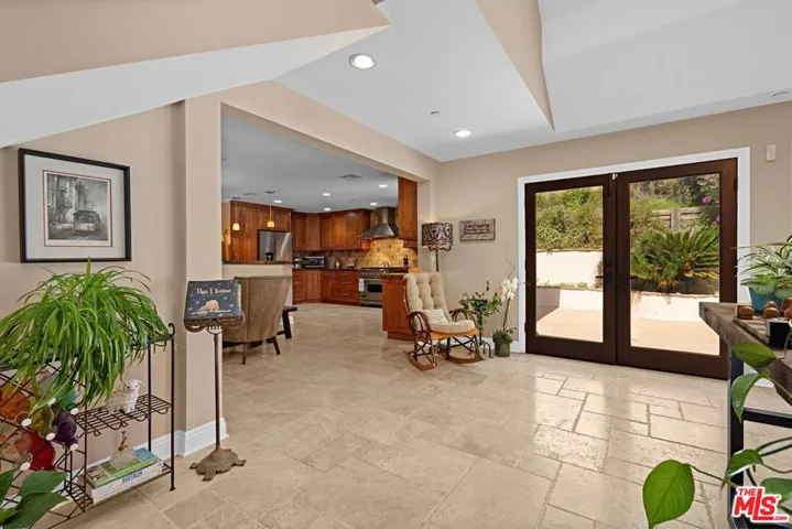 3645 Longview Valley Road, Sherman Oaks, California 91423