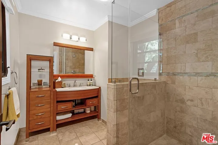 3645 Longview Valley Road, Sherman Oaks, California 91423