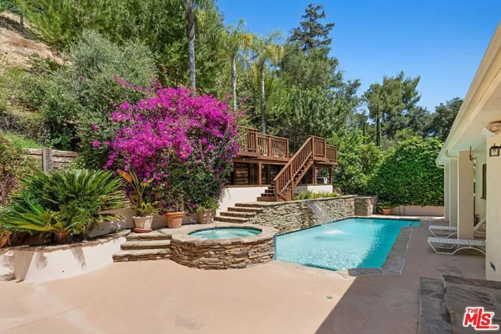 3645 Longview Valley Road, Sherman Oaks, California 91423
