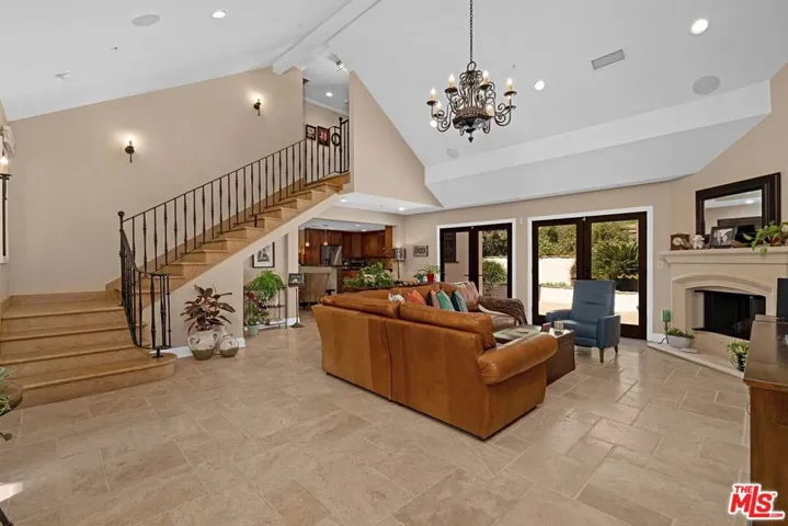 3645 Longview Valley Road, Sherman Oaks, California 91423