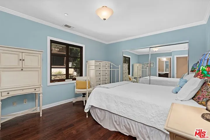 3645 Longview Valley Road, Sherman Oaks, California 91423
