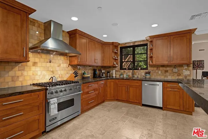 3645 Longview Valley Road, Sherman Oaks, California 91423
