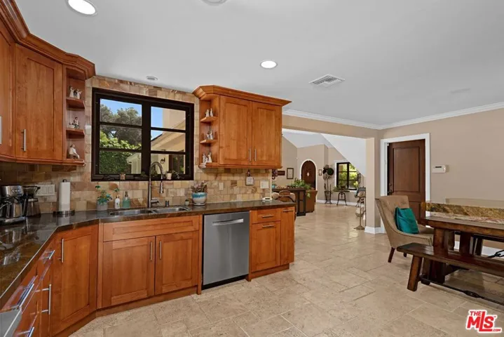 3645 Longview Valley Road, Sherman Oaks, California 91423