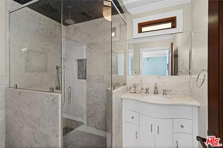3645 Longview Valley Road, Sherman Oaks, California 91423