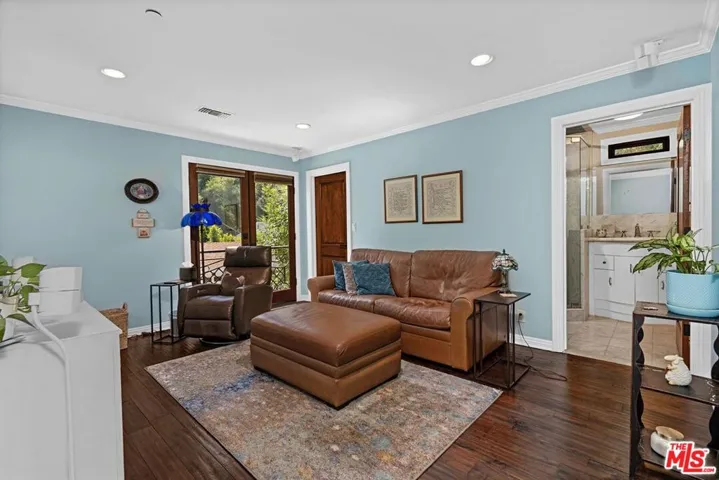 3645 Longview Valley Road, Sherman Oaks, California 91423