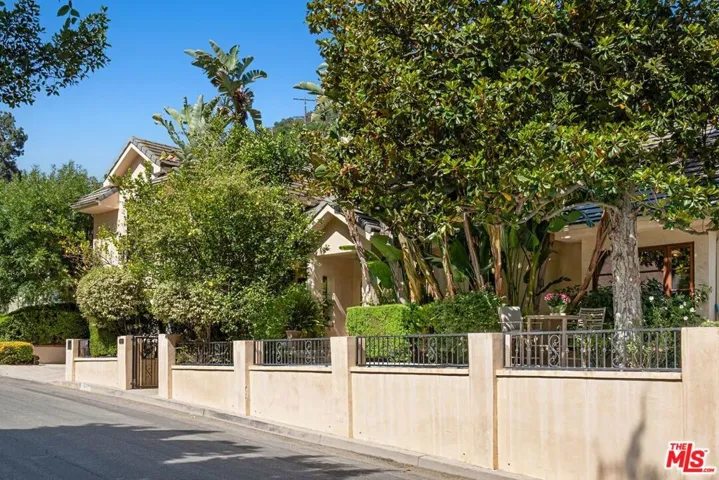 3645 Longview Valley Road, Sherman Oaks, California 91423