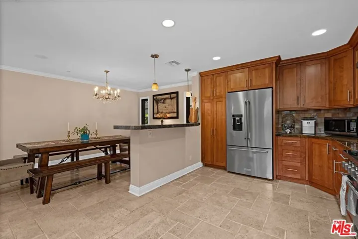3645 Longview Valley Road, Sherman Oaks, California 91423
