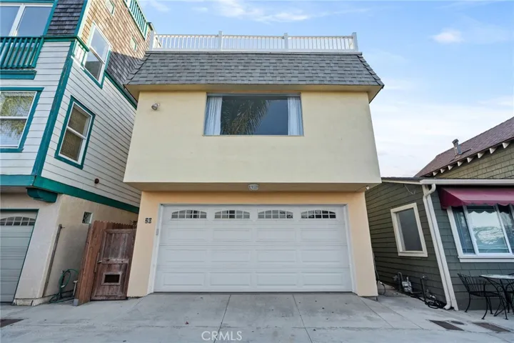 2 car garage w/parking in front of home