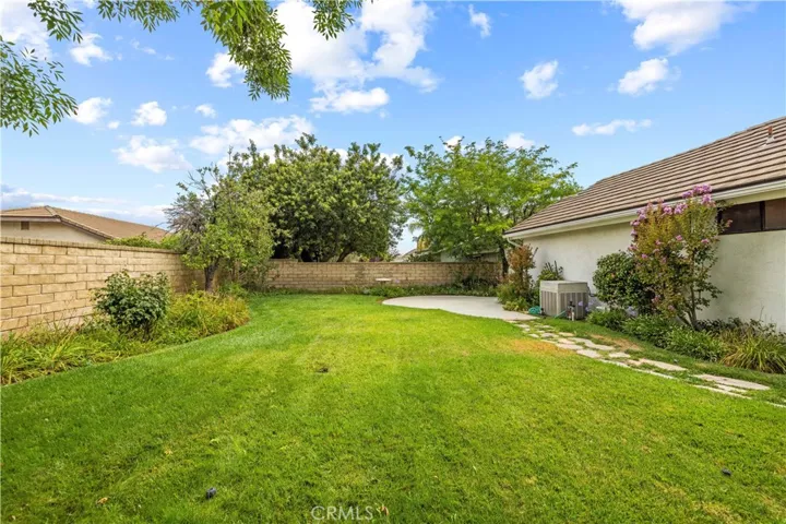25803 Mendoza, Valencia, California 91355