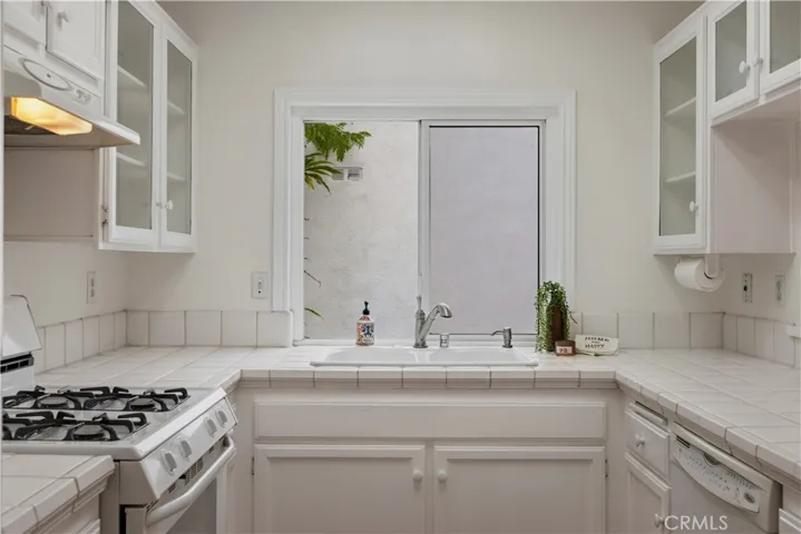 25803 Mendoza, Valencia, California 91355