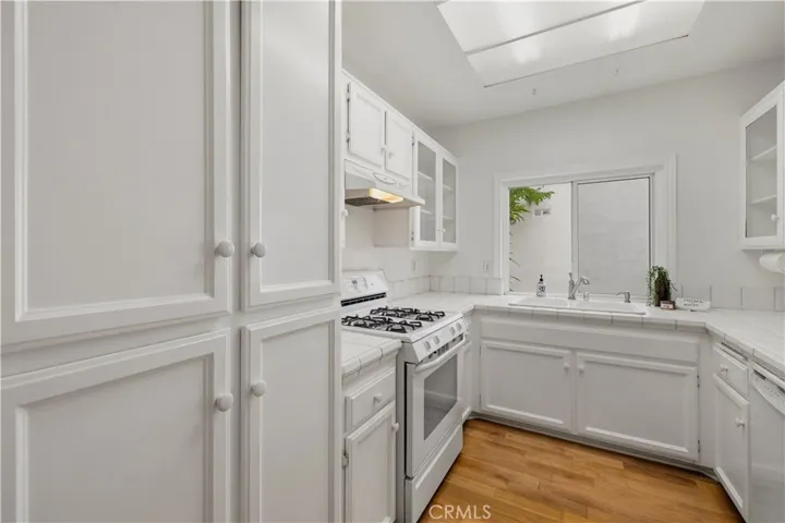 25803 Mendoza, Valencia, California 91355