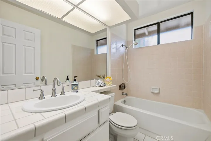 25803 Mendoza, Valencia, California 91355
