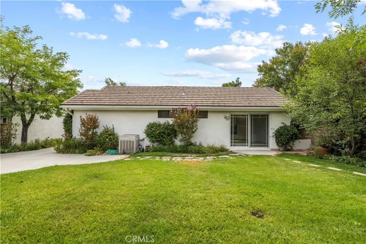 25803 Mendoza, Valencia, California 91355