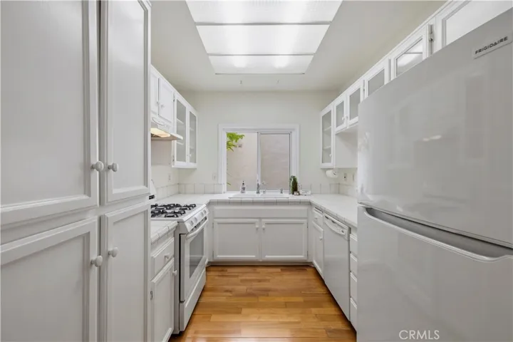 25803 Mendoza, Valencia, California 91355
