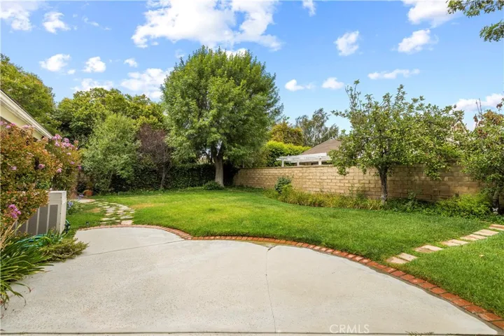 25803 Mendoza, Valencia, California 91355