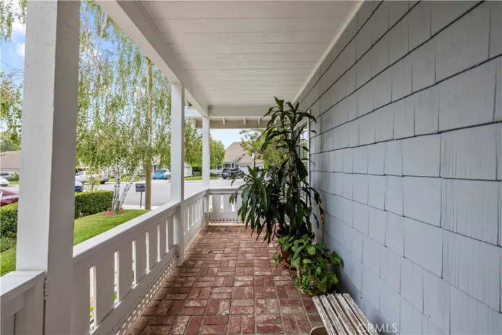 25803 Mendoza, Valencia, California 91355