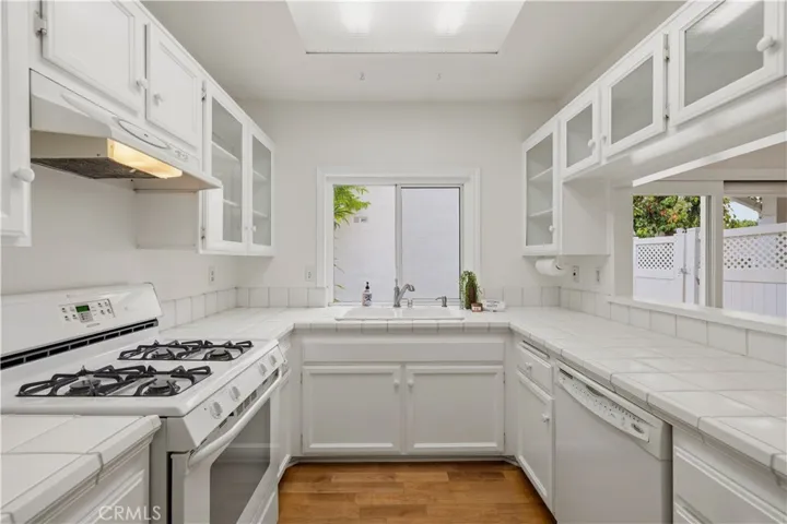 25803 Mendoza, Valencia, California 91355