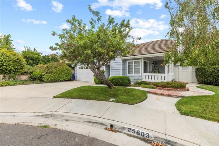 25803 Mendoza, Valencia, California 91355