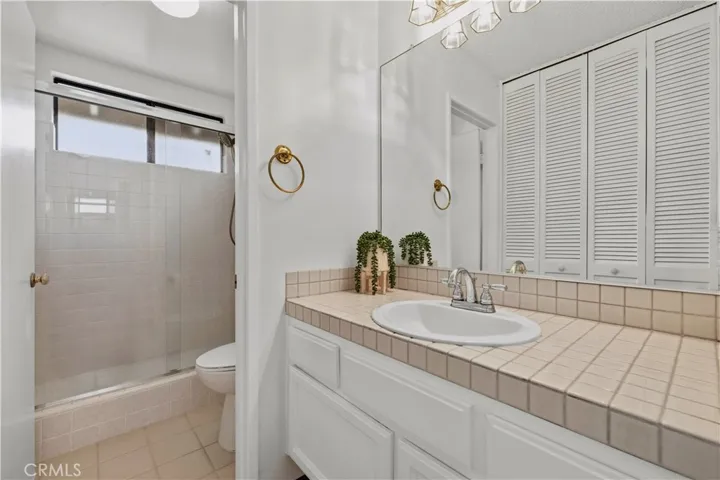 25803 Mendoza, Valencia, California 91355
