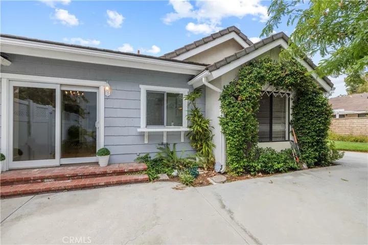 25803 Mendoza, Valencia, California 91355