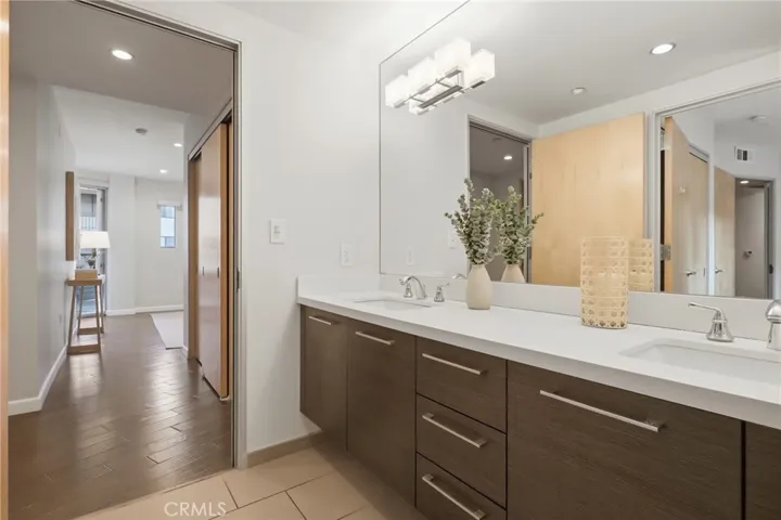 Jack-in -Jill bathroom with dual vanities