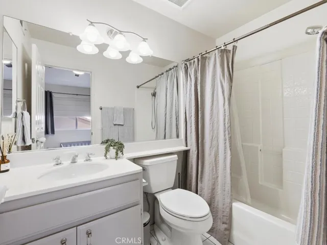 Ensuite Secondary Bathroom with tub/shower combo