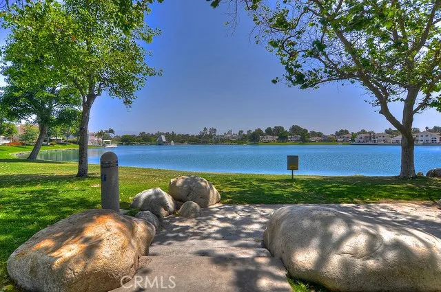 Picturesque South Lake