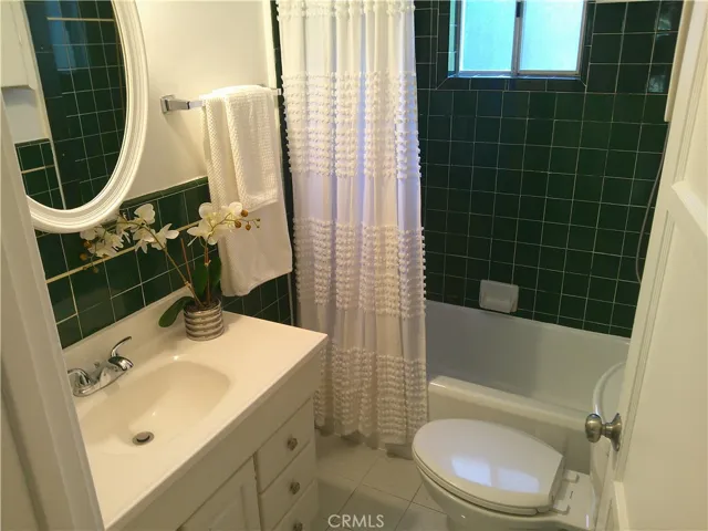 5430 Woodlake Avenue, Woodland Hills, California 91367