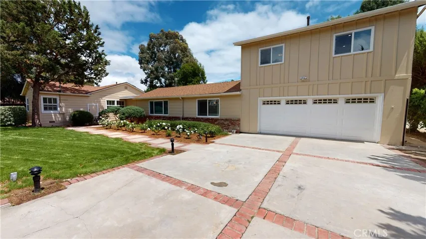 5430 Woodlake Avenue, Woodland Hills, California 91367
