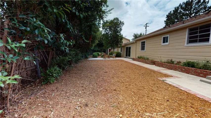 5430 Woodlake Avenue, Woodland Hills, California 91367