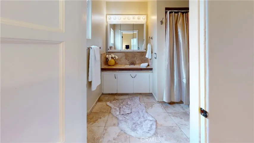 5430 Woodlake Avenue, Woodland Hills, California 91367