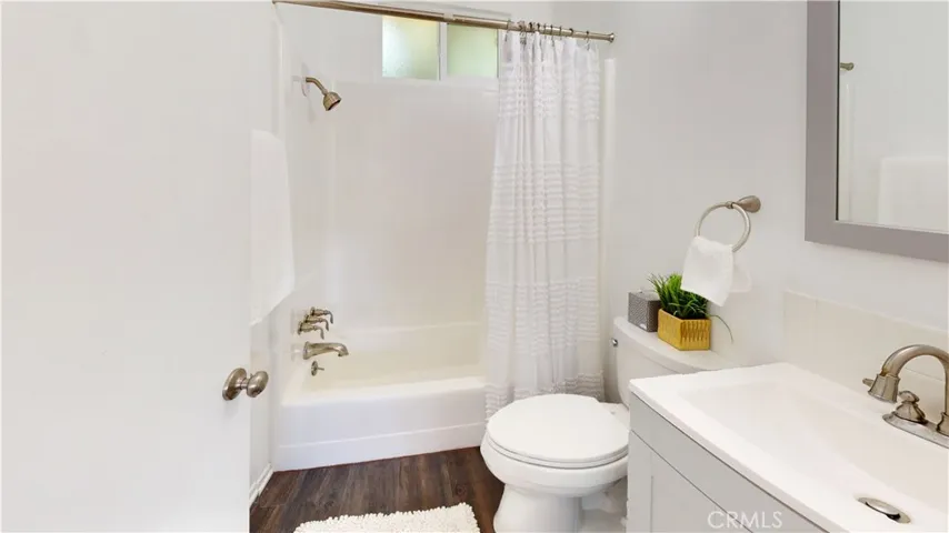 5430 Woodlake Avenue, Woodland Hills, California 91367