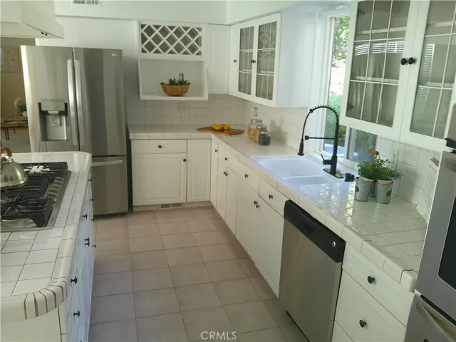 5430 Woodlake Avenue, Woodland Hills, California 91367