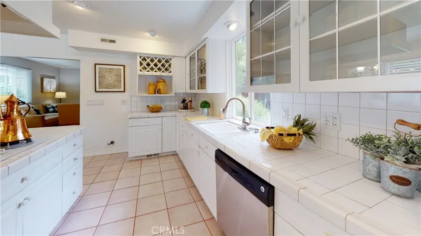 5430 Woodlake Avenue, Woodland Hills, California 91367