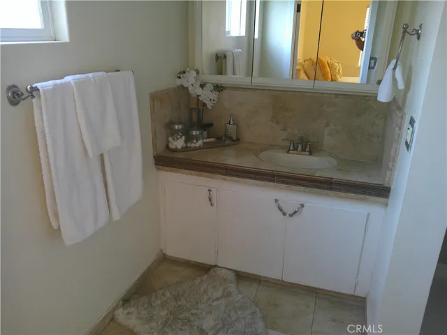 5430 Woodlake Avenue, Woodland Hills, California 91367