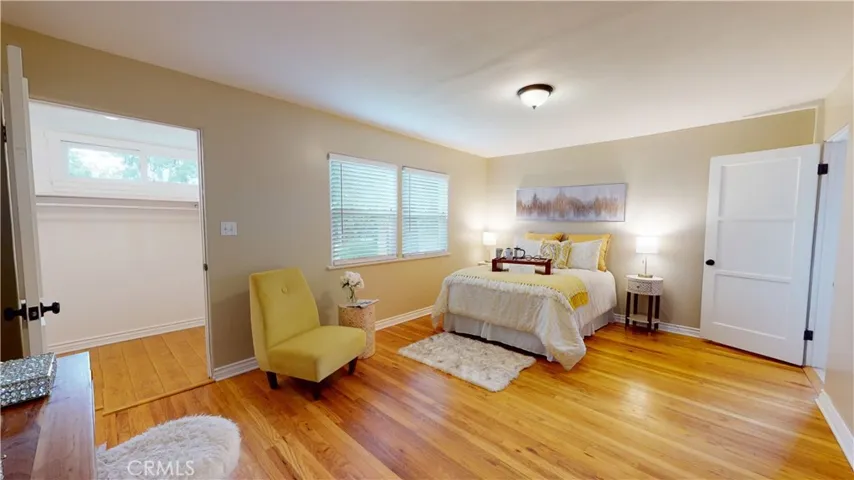 5430 Woodlake Avenue, Woodland Hills, California 91367