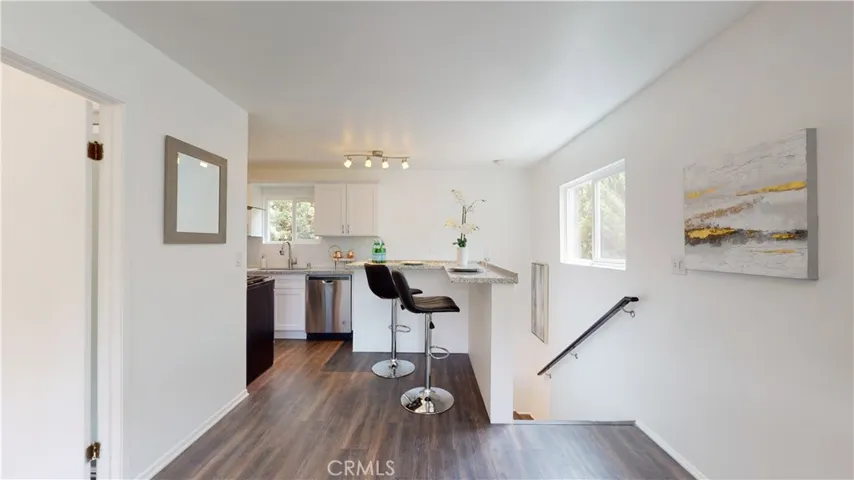 5430 Woodlake Avenue, Woodland Hills, California 91367