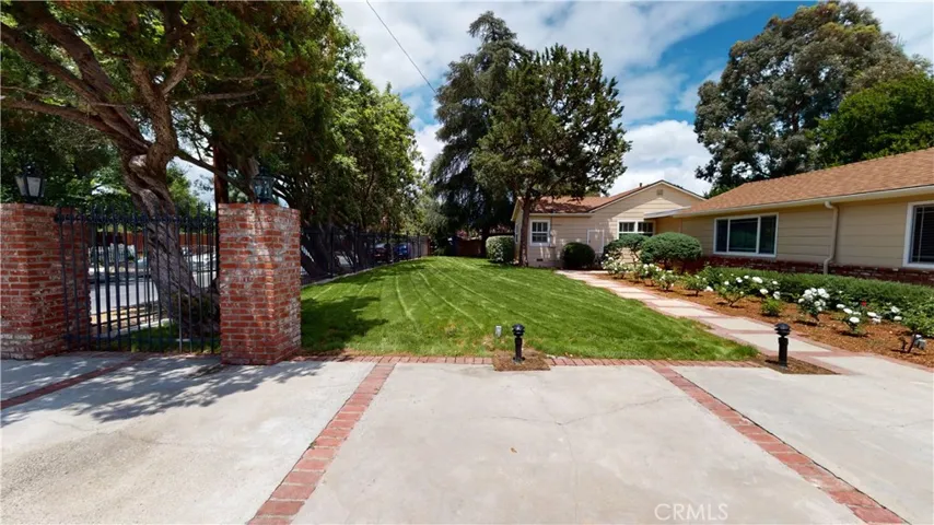 5430 Woodlake Avenue, Woodland Hills, California 91367