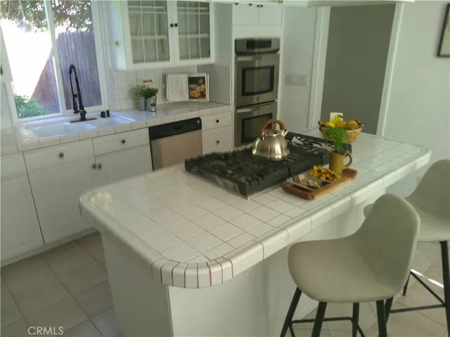 5430 Woodlake Avenue, Woodland Hills, California 91367