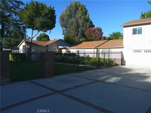5430 Woodlake Avenue, Woodland Hills, California 91367