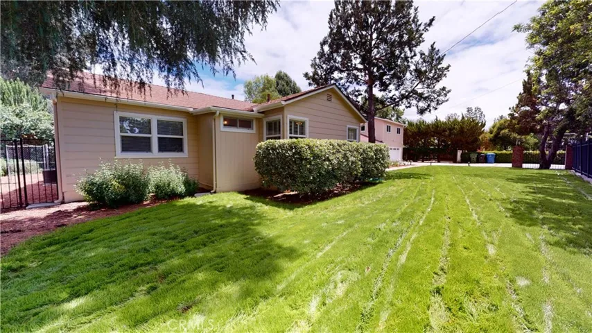 5430 Woodlake Avenue, Woodland Hills, California 91367