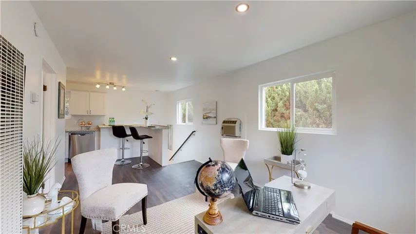 5430 Woodlake Avenue, Woodland Hills, California 91367
