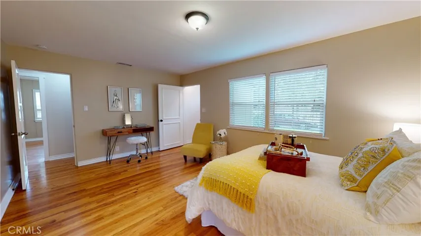 5430 Woodlake Avenue, Woodland Hills, California 91367