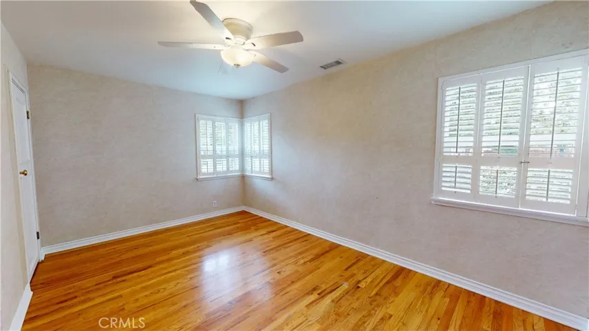 5430 Woodlake Avenue, Woodland Hills, California 91367