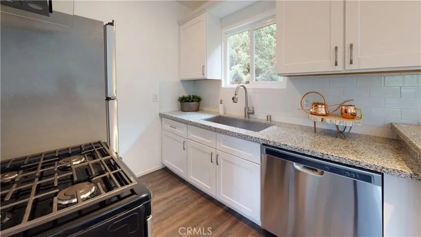 5430 Woodlake Avenue, Woodland Hills, California 91367