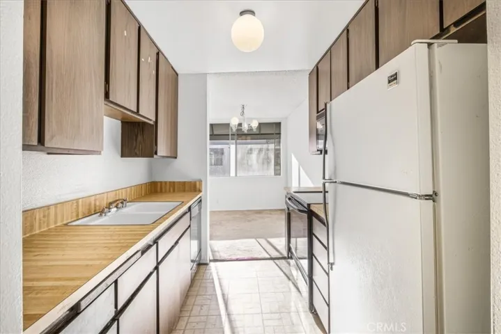 8535 W West Knoll 209, West Hollywood, California 90069